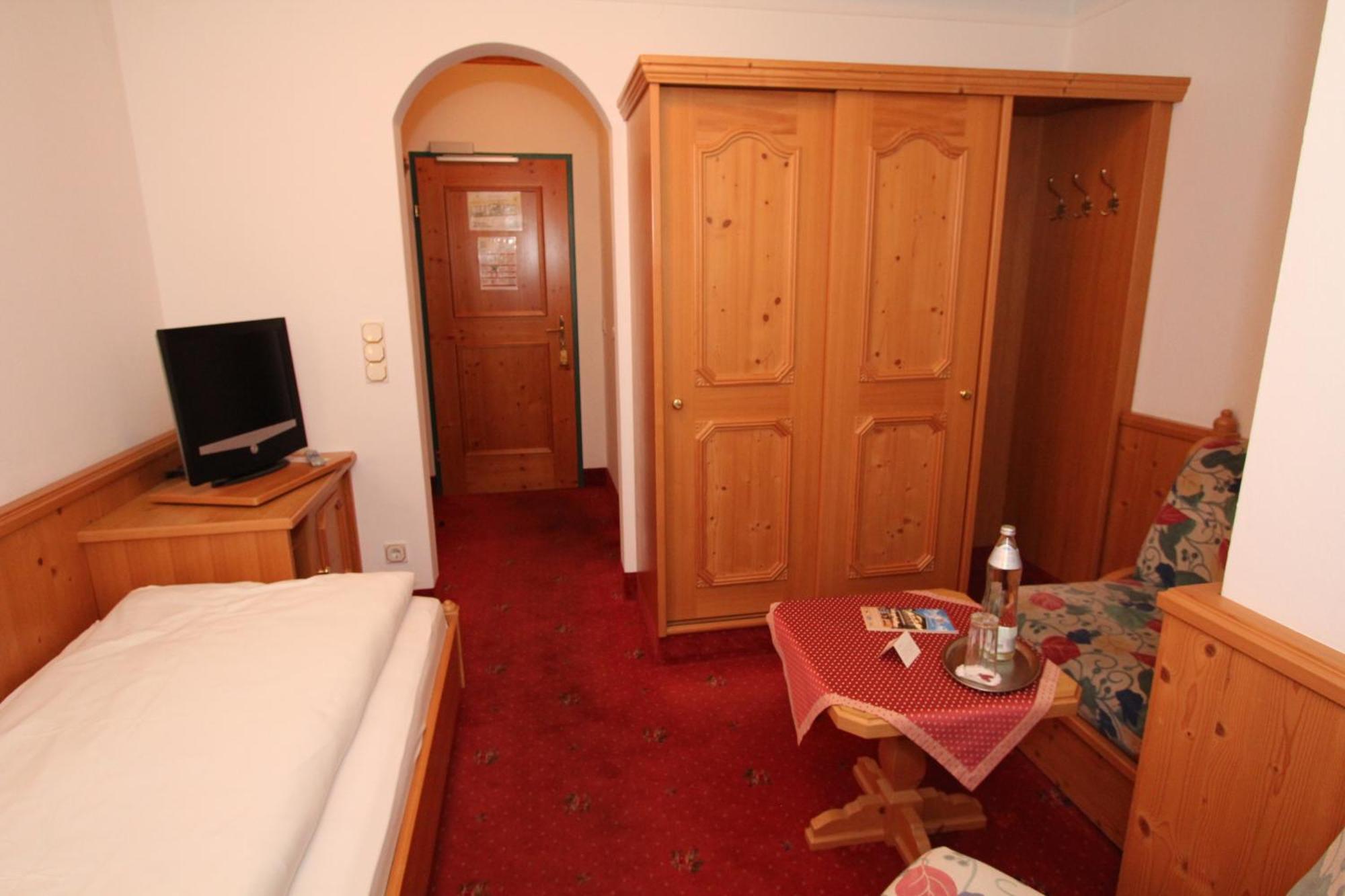 Hotel Goldener Stern Абтенау Екстериор снимка